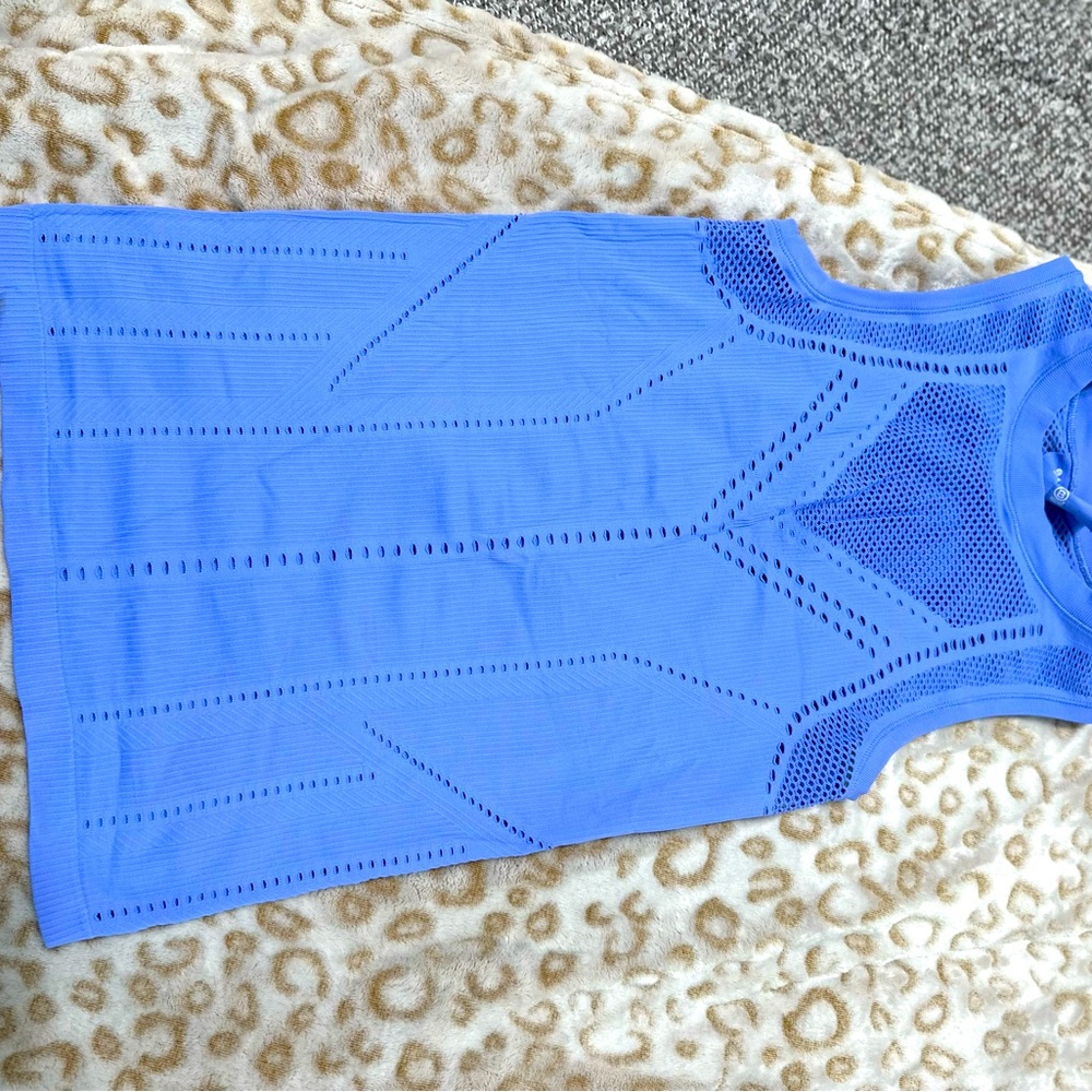 Athleta seamless perforated high neck tank XS